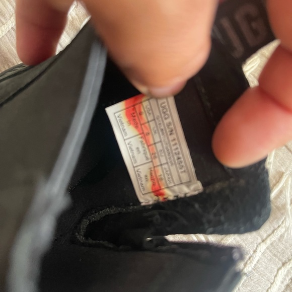 Black ugg bolden weatherproof toddler size 9 - Picture 4 of 4